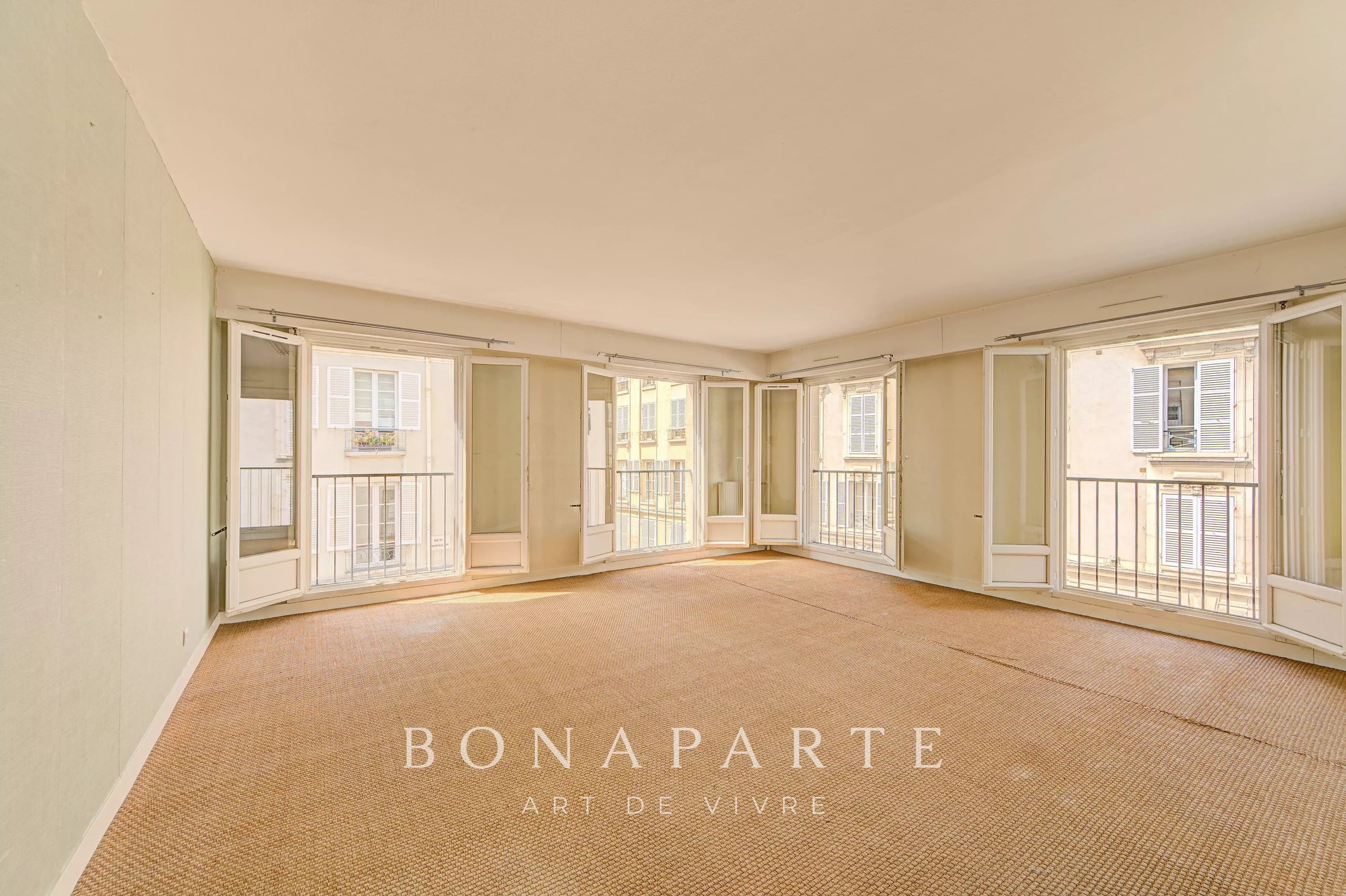 VERSAILLES - ENTRE CHÂTEAU ET MARCHÉ NOTRE-DAME – 115 M² – 3 CHAMBRES – 2 PARKINGS EN SOUS-SOL
